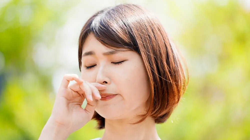 「たかが鼻水」ではなく、しつこい鼻水は早めに受診で快適に