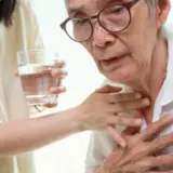 【徹底解説】誤嚥性肺炎とは？高齢者に多い原因・症状・治療・予防のすべて