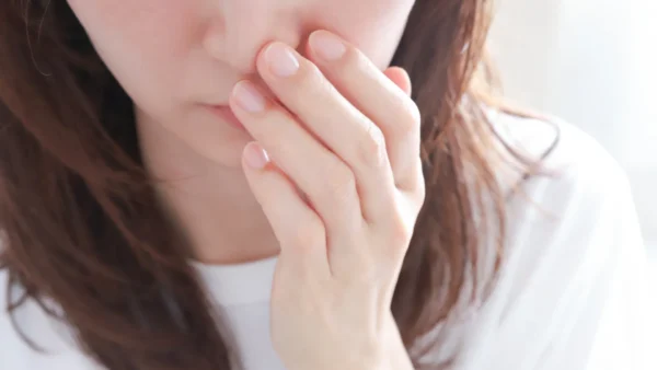 【すぐ治す】両方の鼻づまりが苦しい・眠れない夜に！薬なしで解消する方法とツボ