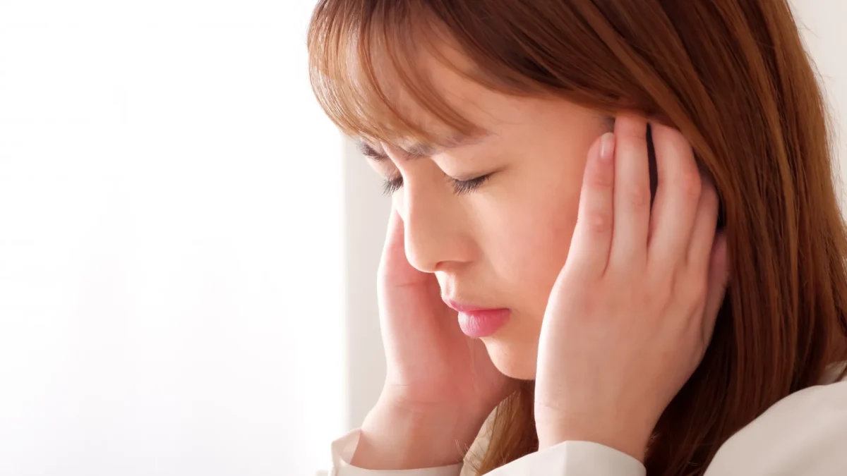 耳管狭窄症とは?耳が詰まる原因とストレスの関係、自分でできる治し方