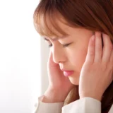 耳管狭窄症とは？耳が詰まる原因とストレスの関係、自分でできる治し方
